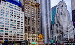 Building a Successful Business in the Decoration Industry